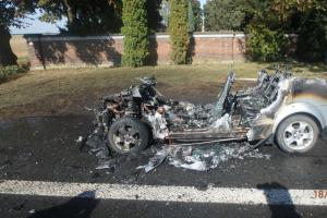 To řidiče asi opravdu zamrzelo. Kvůli technické závadě Audi kompletně shořelo