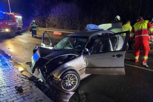 Zkažený Štědrý den, čtyři lidé po nehodě v plechové pasti