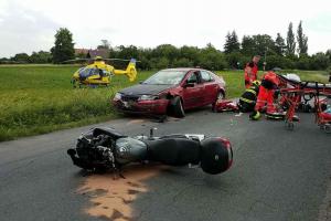 V Přelouči zasahoval vrtulník. Přiletěl si pro zraněného motorkáře