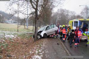 Dvě děti zraněny při havárii osobního automobilu