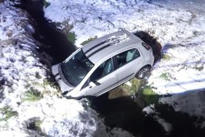 Spanilá jízda tří žen na Zlínsku. Auto zapíchly do koryta potoka