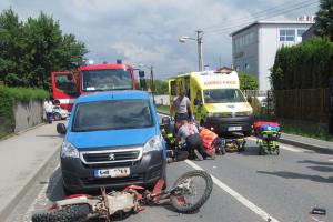 Zraněného řidiče motocyklu transportoval do nemocnice vrtulník