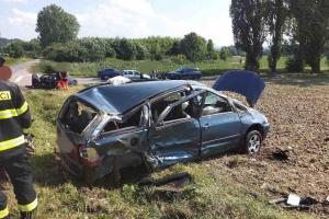 Dvě bouračky osobních aut a šest zraněných lidí. V autech byly i děti