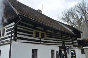 S čerty opravdu nejsou žerty. Požár historické roubenky zabil majitele
