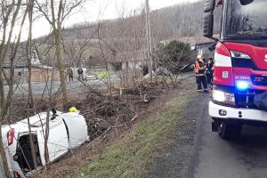 Nechtěný cíl cesty. Z havarovaného auta vrtulníkem do špitálu