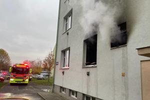 Při požáru bytu v Ostravě-Vítkovicích hasiči evakuovali deset osob