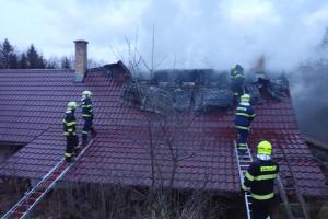 Čtrnáctiletý hrdina! Z hořícího domu na Zlínsku zachránil malou dívku