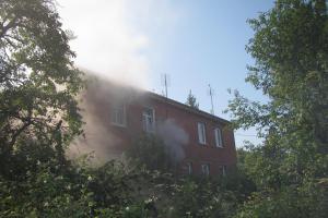 Kouřový signál pro hasiče byl požár pračky v baťovském čtvrtdomku