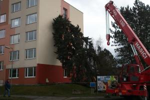 Silný vítr v Olomouckém kraji zaměstnával hasiče, uletěla část střechy i komínu