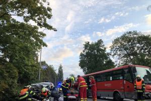 Tři zraněné osoby po srážce autobusu s Fordem v Hlučíně na Opavsku