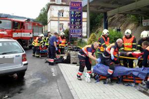 Dvě osobní auta se srazila v Oloví na Sokolovsku, na místo letěl vrtulník