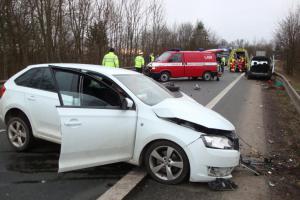 Dva těžce zranění při dopravní nehodě u Jaroměře