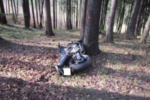 Srážka dvou motocyklistů skončila tragicky. Jeden na místě zemřel