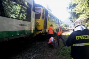 U Rotavy se srazily dva osobní vlaky, zranilo se sedm osob