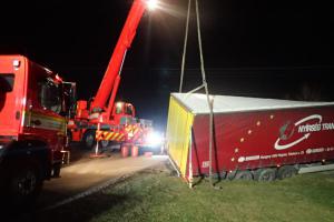 Akce Bulhar v maléru. Hasiči u Třince vyprošťovali zahraniční kamion