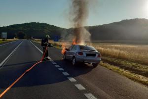 Požár osobního auta u obce Kozly