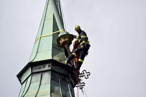 Už aby dal pokoj! Na Karlovarsku vichr způsobil přes 400 výjezdů