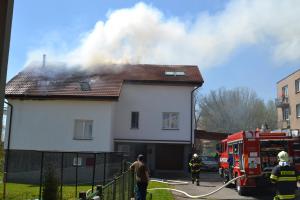 Nesprávně uložený horký popel zapříčinil dva požáry, škoda je za víc jak milion