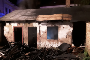 Otop na zimu už shořel. Hasiči hasili požár kůlny ve Frýdlantu