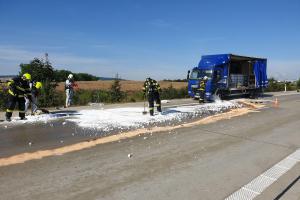 Kyselina sírová poleptala řidiče náklaďáku na dálnici D1