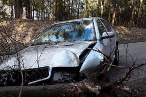 U Šlapanova havarovala dvě osobní vozidla. Jeden z řidičů nezraněn