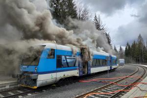 Požár železničního motorového vozu řady 840 v Harrachově
