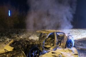 Luxusní bourák za miliony požár v minutě změnil na bezcenný šrot (VIDEO)