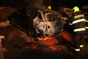 Ve Špindlu hořela auta. Škoda po požáru vozidel šla do statisíců