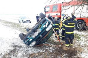 Překvapení v zimě. Sněžilo. Na silnicích se bouralo i umíralo