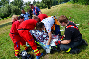 Drama v Ostravě - Hrabové: Hasiči zachraňovali tonoucí dva muže pod jezem
