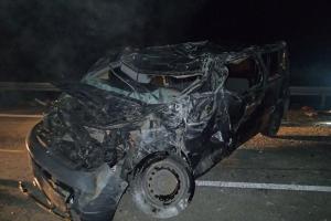 V noci havarovala dodávka, všech devět cestujících se zranilo
