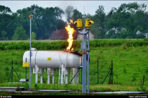 Přinesl si nářadí a zapálil zásobníky na LPG v Českém Těšíně (VIDEO)