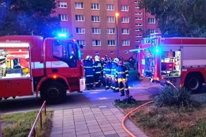 Požár bytu v Hodoníně, hasiči do něj musel násilně vniknout Požár bytu v Hodoníně, hasiči do něj musel násilně vniknout