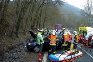 Rizikový úsek silnice opět zaměstnal hasiče. Vyprošťovali nejen zraněného řidiče