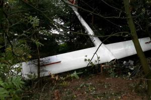 Na Vyškovském letišti havaroval větroň. Dva piloti v maléru