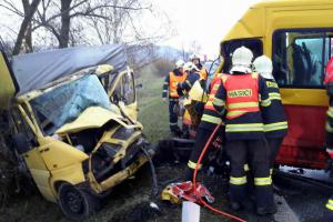 Dvě dodávky do sebe nabouraly u Opatova. Zdemolovala jedna druhou