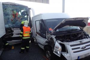 Vážná nehoda ochromila provoz na plzeňské dálnici před Prahou