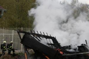 Někdo u Újezdu u Domažlic chatařit nebude. Požár objekt zcela zničil