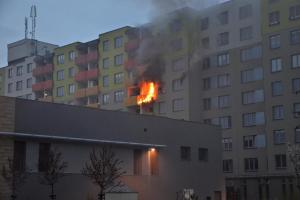 Klídek a tabáček se nekonal. Hořet začalo na balkonu a pak i v bytě