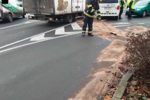 Dopravní nehoda osobního auta a dodávky v Mostě