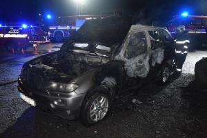 Žhář byl zrovna při chuti. Zapálil auto a zasloužil by přes...