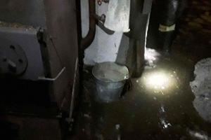 Pondělní ráno bez snídaně, zato s ohněm ve sklepě rodinného domku