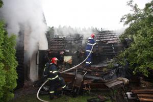 Požár dílny zároveň poškodil obytné prostory rodinného domu