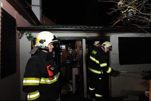 Domácí sauna v pražském přístřešku hřála víc, než je zdrávo. Hořela.
