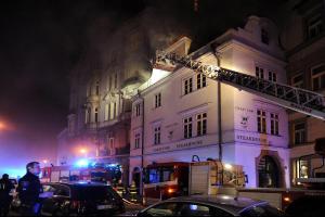 Hořela kuchyň restaurace v centru Prahy, objekt je památkově chráněn