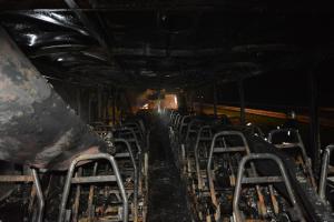 Na dálnici D10 shořel autobus, jeden z cestujících utrpěl psychický šok