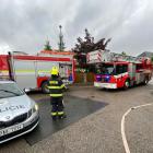 Několik jednotek hasičů zasahovalo u požáru rodinného domu v pražské Písnici