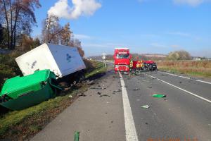 Tragický střet dvou vozidel v obci Lešná. Zemřela řidička osobáku