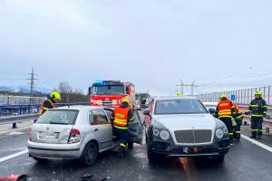 Na obchvatu Frýdku–Místku havarovalo 10 vozidel
