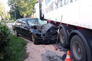 V Lázních Bělohrad došlo k nehodě kamionu a osobního auta